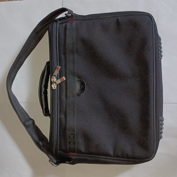 SwissGear black Laptop Case adjustable strap and luggage strap 17"x12.5"x3" - Picture 7 of 17